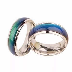 NWT Mood ring silver color setting